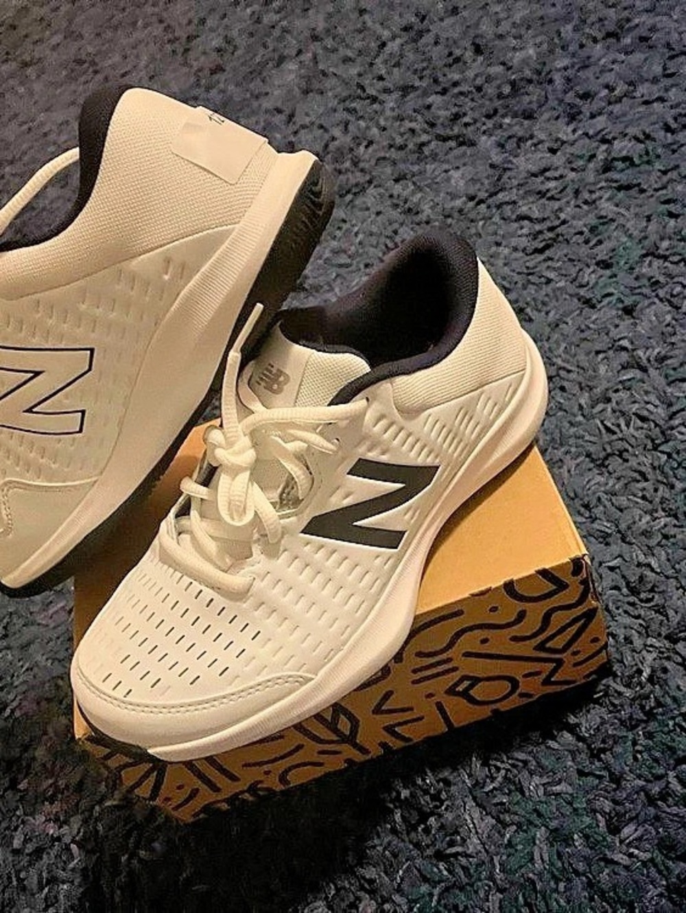 New Balance Fresh Foam 608v5 White & Black US 6.5 Athletic Shoes